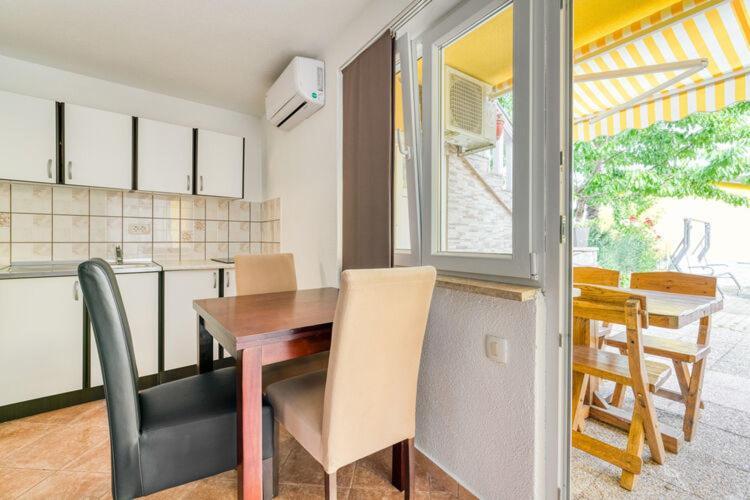 Apartments Nika With Swimming Pool And Beautiful Sea View Dobrec Экстерьер фото
